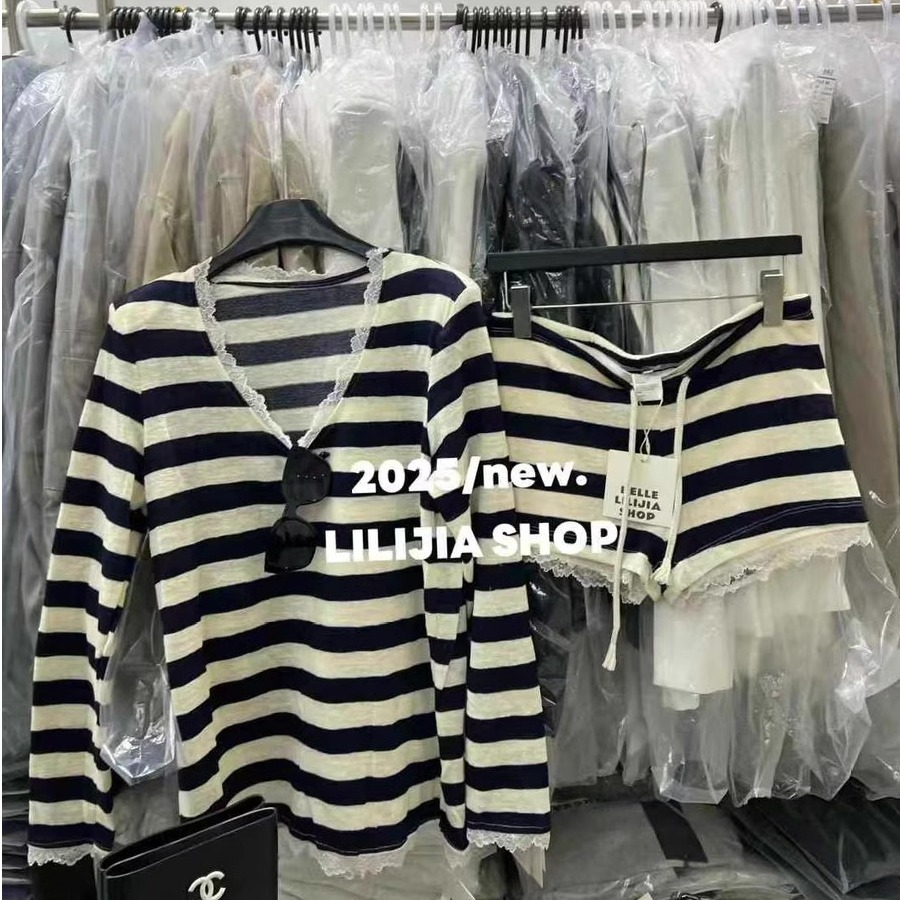 韩版休闲慵懒套装女长袖v领条纹T恤+高腰蕾丝边抽绳短裤两件套