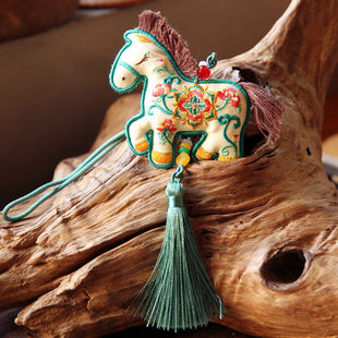 绣马呈祥香囊成品 2026马年刺绣小马驹复古风艾草香包挂饰挂件