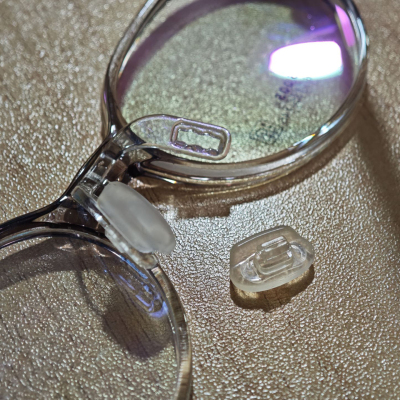 儿童近视可调节扣卡鼻梁眼镜鼻托