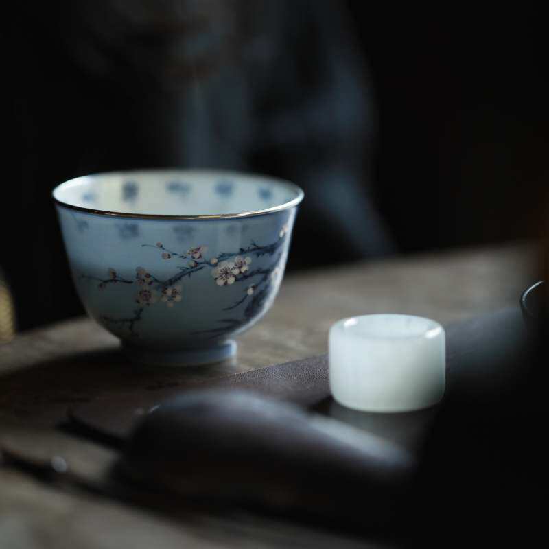 弥云斋空山雪景德镇手绘斗彩梅竹蓝底吾杯限量茶杯陶瓷主人杯单杯