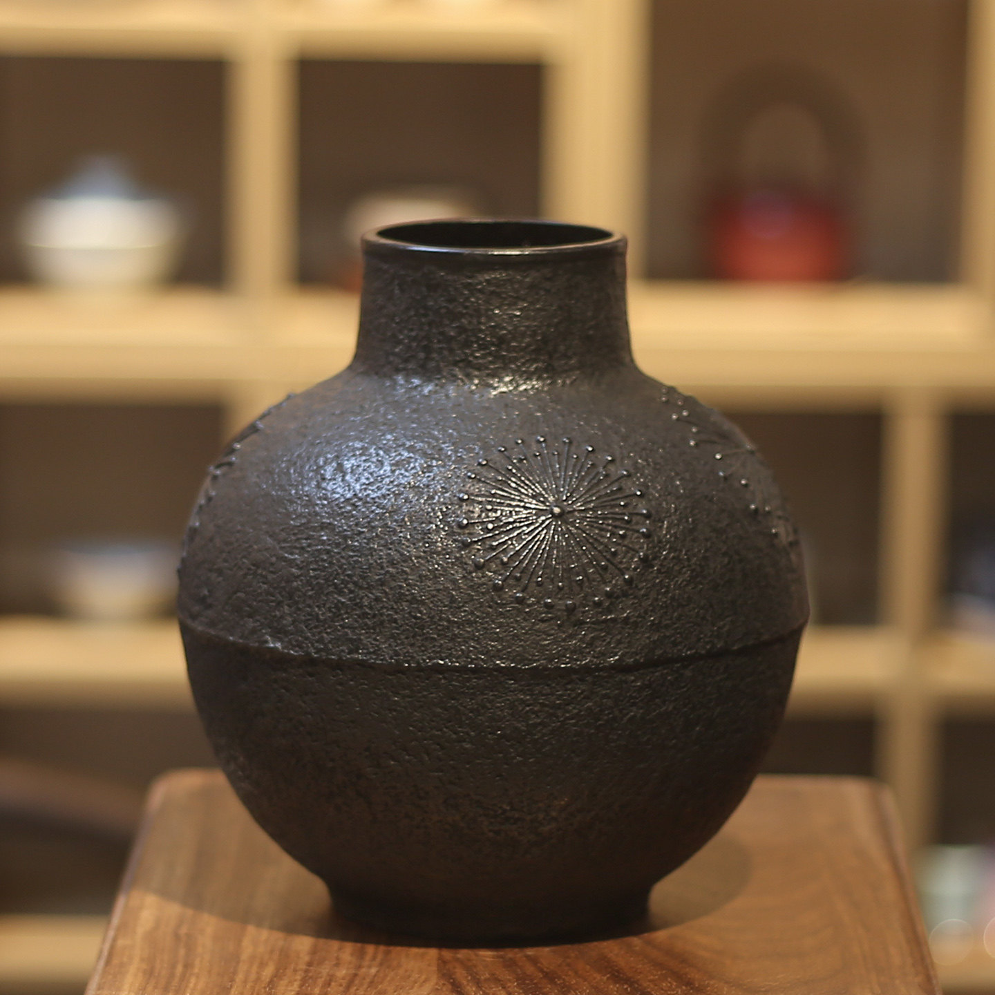 日本南部铁器生铁浮雕花瓶