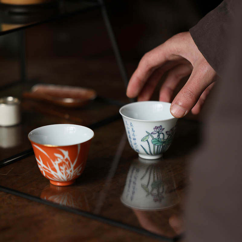 景德镇弥云斋[添幽]斗彩珊瑚红花卉对杯限量陶瓷功夫茶具主人杯
