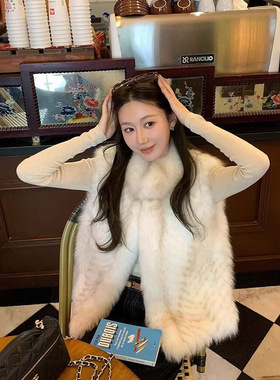 冬季轻奢高级感白色狐狸毛皮草马甲女短款显瘦毛毛外套2025新款
