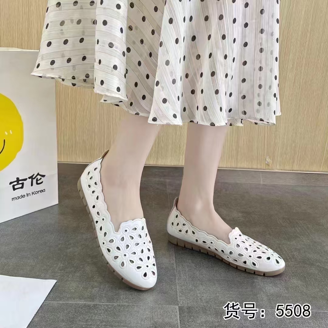 软皮凉鞋女2025夏季新款镂空孕妇防滑平底时尚妈妈百搭懒人洞洞鞋