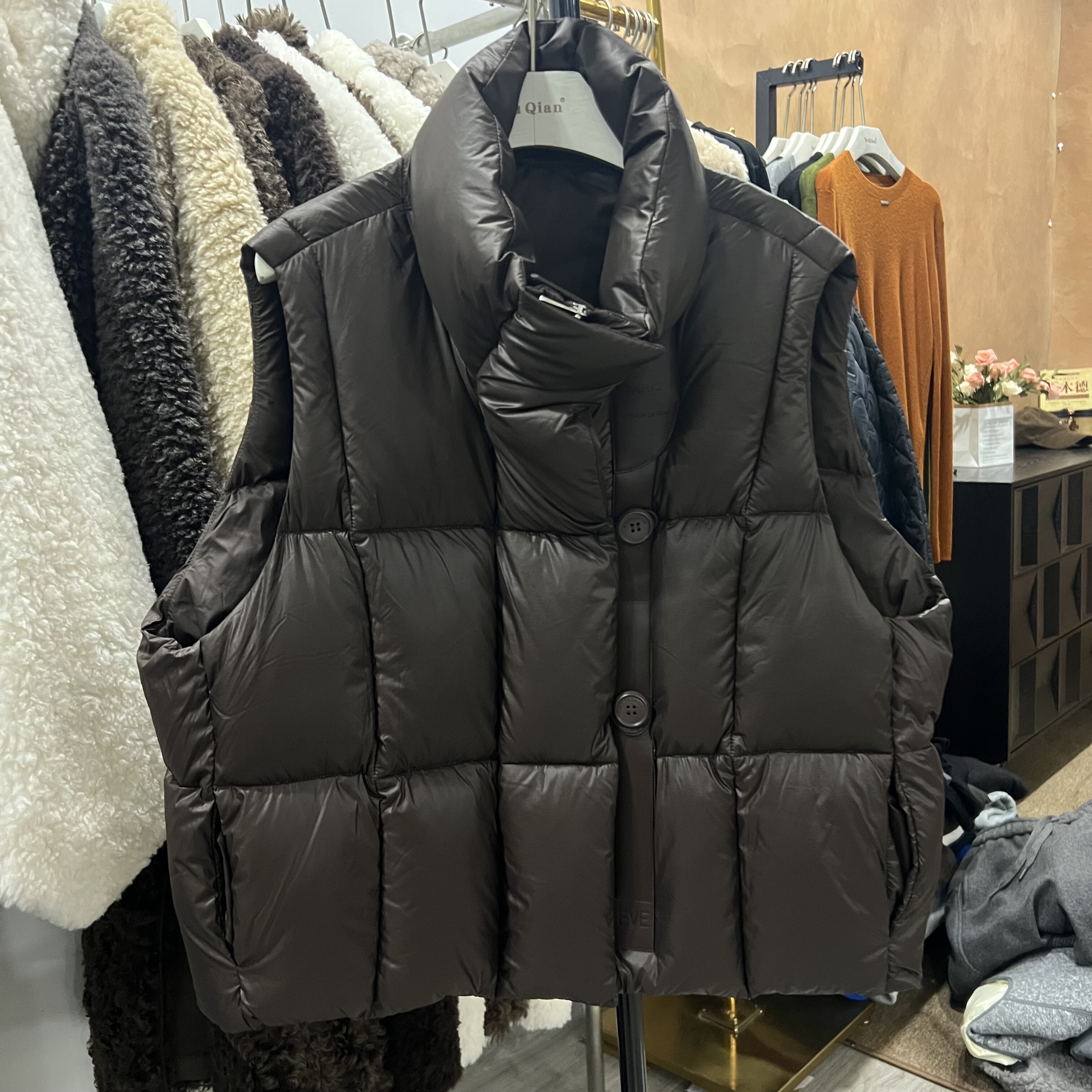 泡芙羽绒马甲女常规2025秋冬新款90白鸭绒背心韩版外套宽松面包服