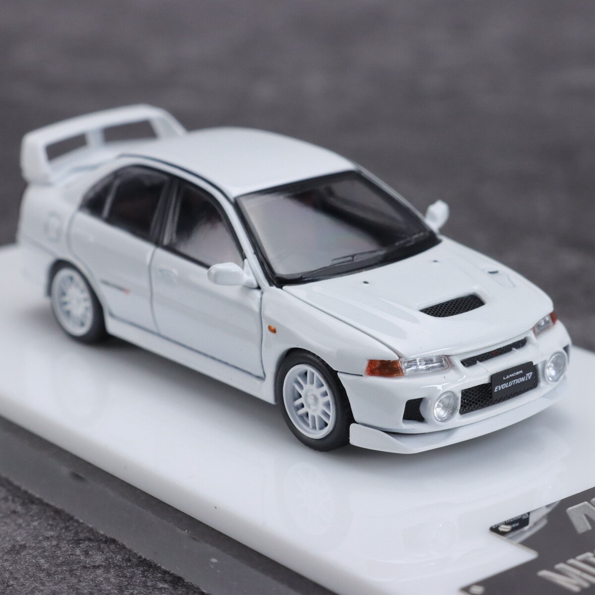 ATS 1:64 三菱 Lancer EVO 4代 白色 前盖可开 合金汽车模型