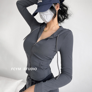 风车与矛 保暖短外套 辣妹薄绒连帽双拉链长袖 卫衣女秋冬针织开衫