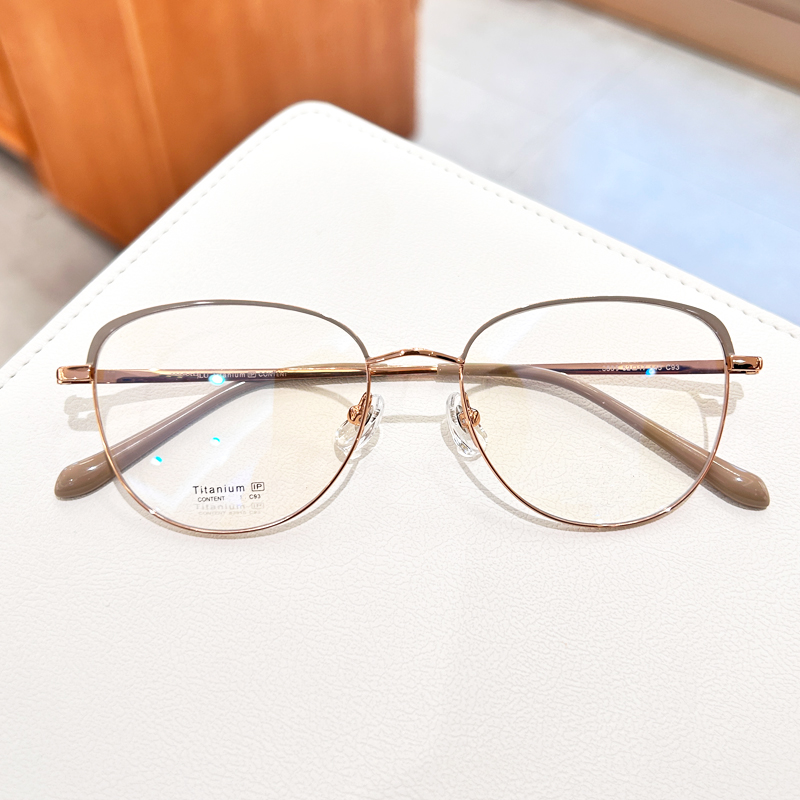 韩系温柔奶咖色超轻近视眼镜框架女潮可配有度数变色