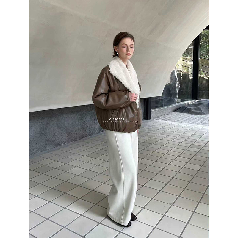 CICICOLA羊羔毛领油蜡亮面绵羊皮革侧插鹅绒羽绒服女