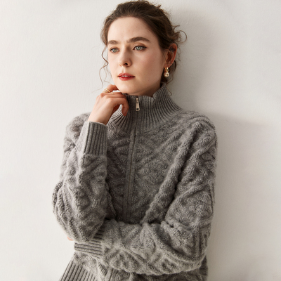 女毛巾绣高领拉链菱形格羊绒开衫