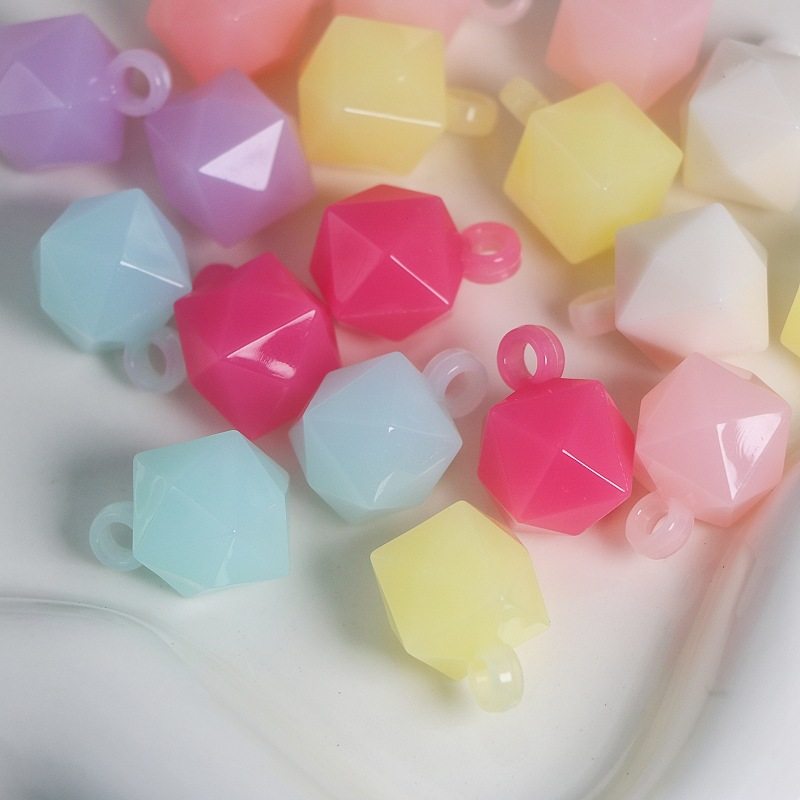 饰品配件彩色亚克力果冻方块水立方吊孔珠手机链材料车挂钥匙链,饰品/流行首饰/时尚饰品新,其他DIY饰品配件,淘宝优惠券,粉丝福利购,淘宝优惠卷