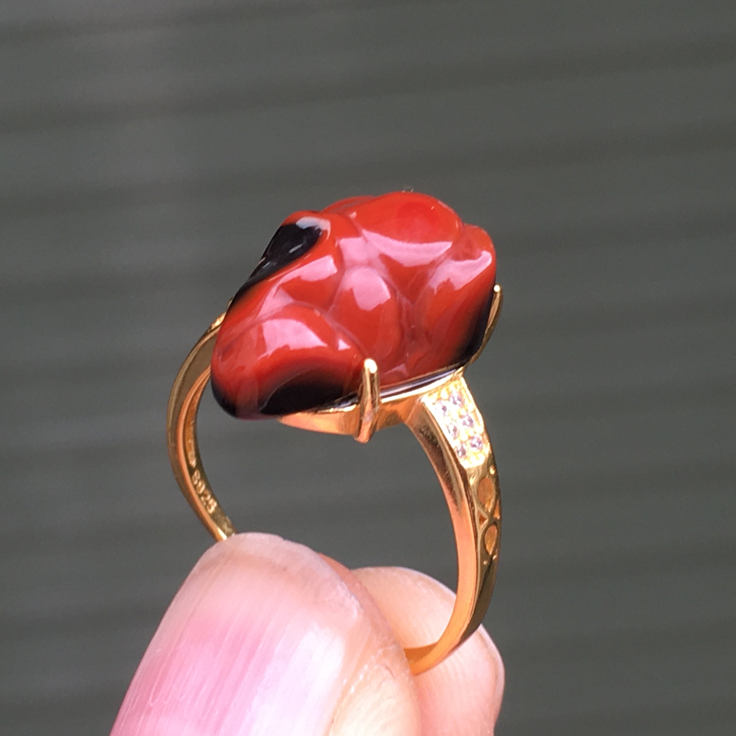 南红玛瑙戒指柿子红雕刻貔貅戒指