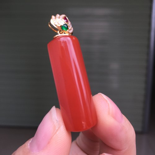 精品保山料辣椒红镶嵌18k金吊坠重8.4克尺寸