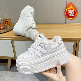 加绒小白鞋女款2025冬季新款百搭爆款鞋子厚底增高大棉运动板鞋潮