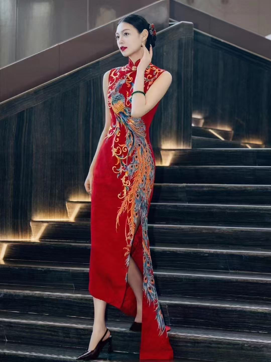 出租中式旗袍新娘结婚订婚敬酒小拖尾凤凰重工刺绣红色新中式礼服