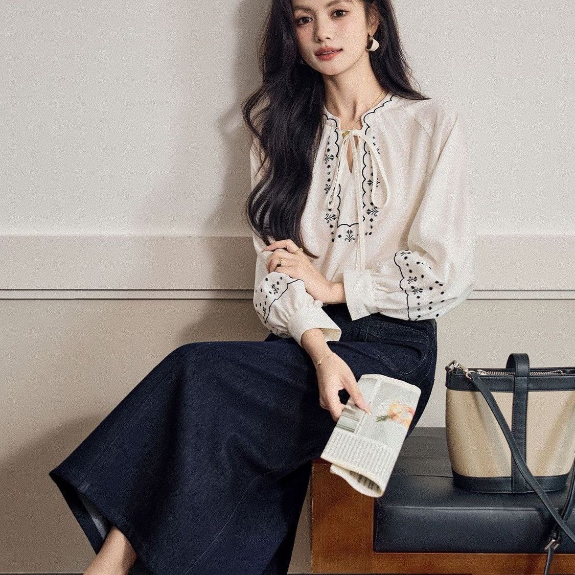 仿天丝刺绣重工长袖衬衫女2025年春秋新款法式复古上衣