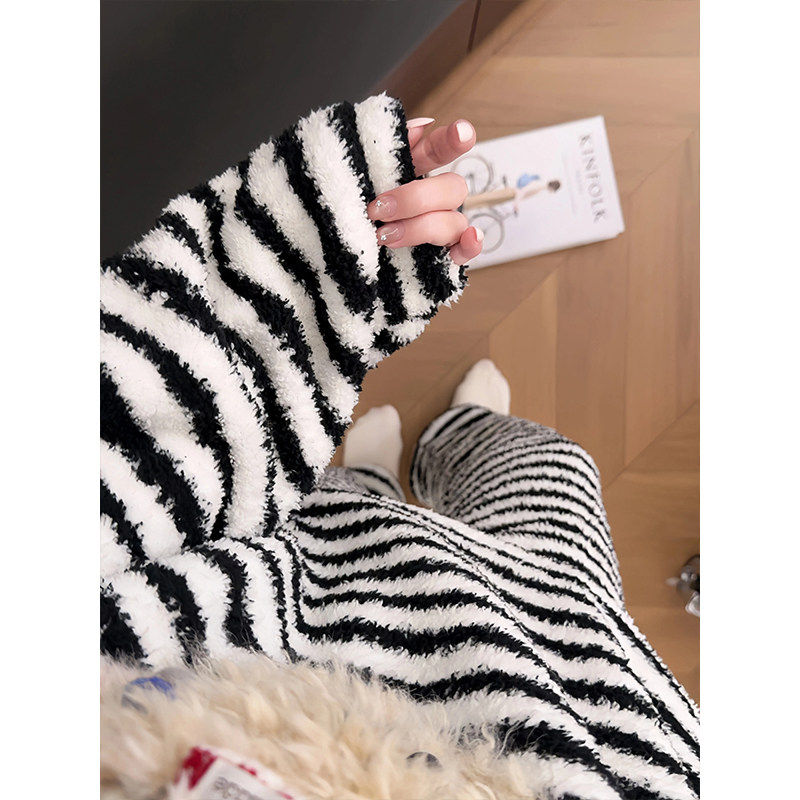 秋冬加厚珊瑚绒小狗女睡衣套装