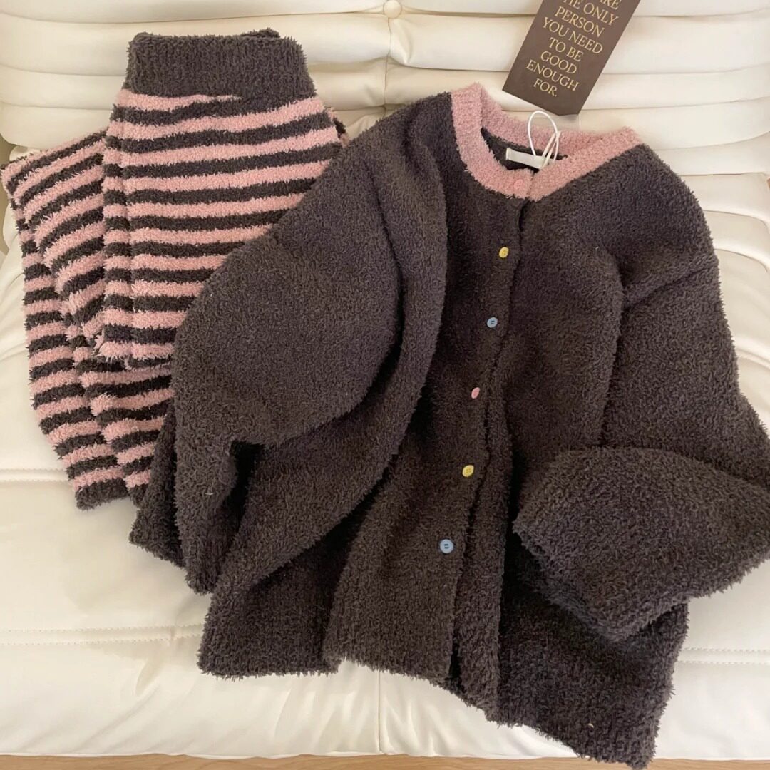 秋冬新款2025半边绒睡衣女冬天撞色复古慵懒风保暖加厚家居服套装,女士内衣/男士内衣/家居服,睡衣/家居服套装,淘宝优惠券,粉丝福利购,淘宝优惠卷