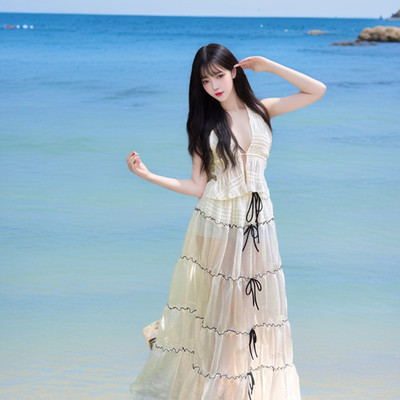 泰国海边度假穿搭女纯欲性感露背挂脖连衣裙超仙海边游泳衣女新款