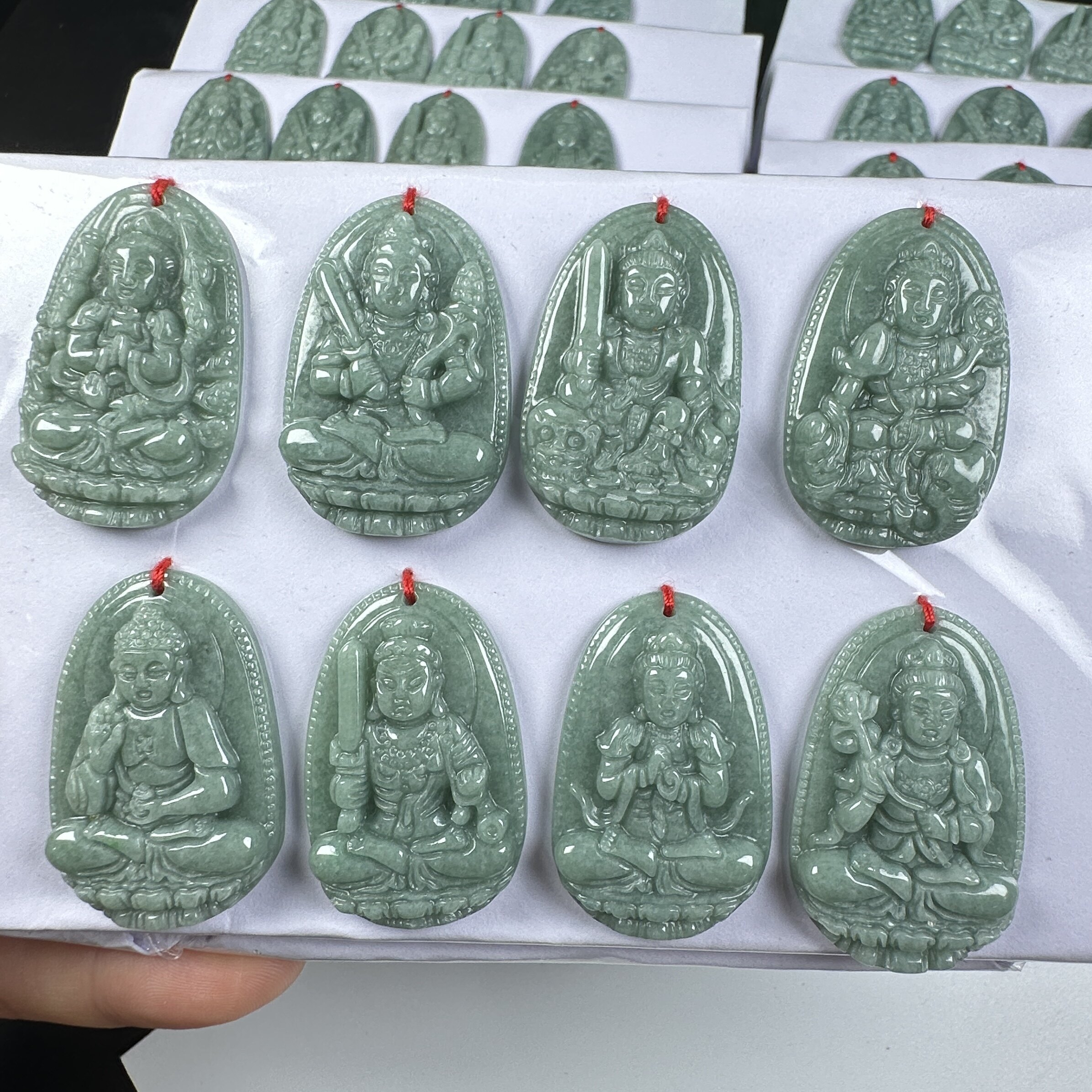 俄料翡翠八大守护神豆油绿吊坠玉牌多尺寸款式男女款