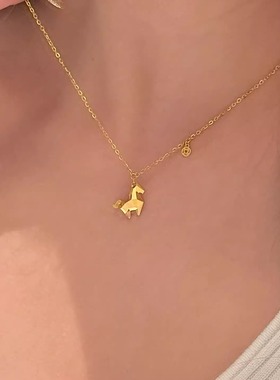 秋冬新款小马吊坠2026马年本命年项链钱币偏财旺财毛衣链秋冬配饰