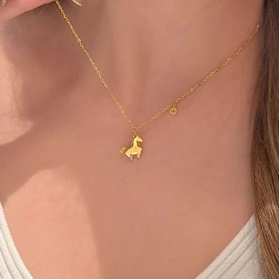 秋冬新款小马吊坠2026马年本命年项链钱币偏财旺财毛衣链秋冬配饰