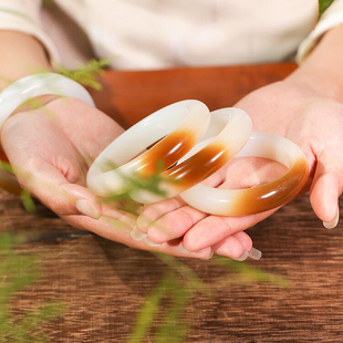 新疆且末和田玉糖白玉镯子聚红糖正装羊脂玉白肉手镯