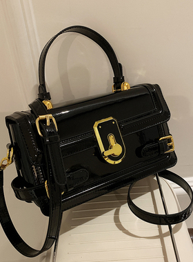 Clean Knоck今年流行小包包女百搭2026新款斜挎包漆皮手提小方包