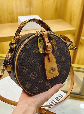 Clean Knоck包包女2026新款爆款高级感小众今年流行圆饼包斜挎包