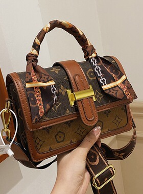 Clean Knоck包包女2026新款时尚复古单肩斜挎包百搭宽肩带小方包