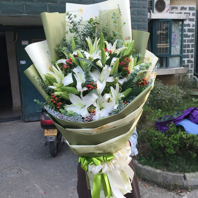 33朵白色香水情人节礼物生日鲜花