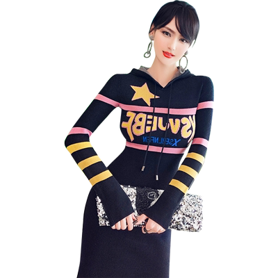 型色缤纷针织连衣裙秋冬新款时尚连帽字母印花短款内搭包臀裙