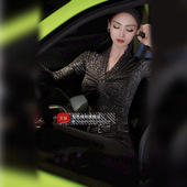 型色缤纷设计感抽皱显瘦修身 V领上衣秋冬新款 机能风打底小衫