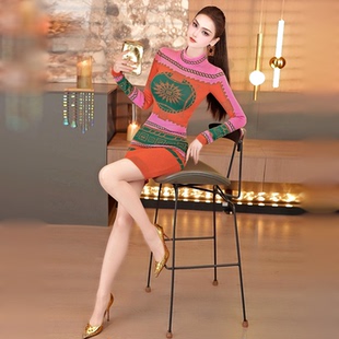 减龄半高领毛衣连衣裙 修身 型色缤纷秋季 复古印花针织裙2025新款