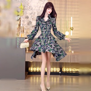早春小众设计荷叶花边领风衣2026新款花卉印花不规则风衣式连衣裙