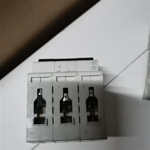 全新库存S203  3pD63A 2只全新议价