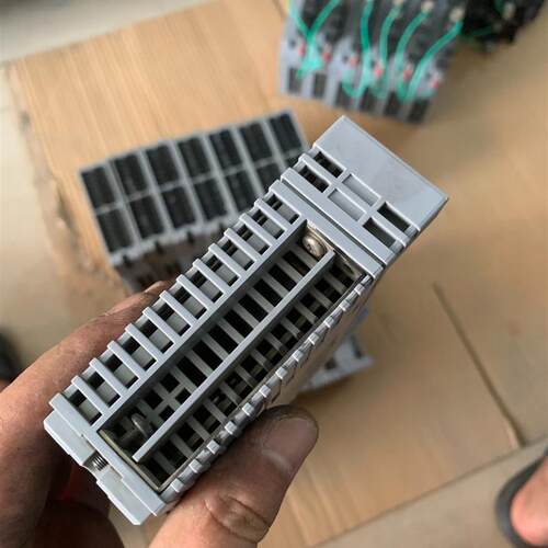 AAI835-S00二手拆机一起13个成色8成新左右,单价需询价
