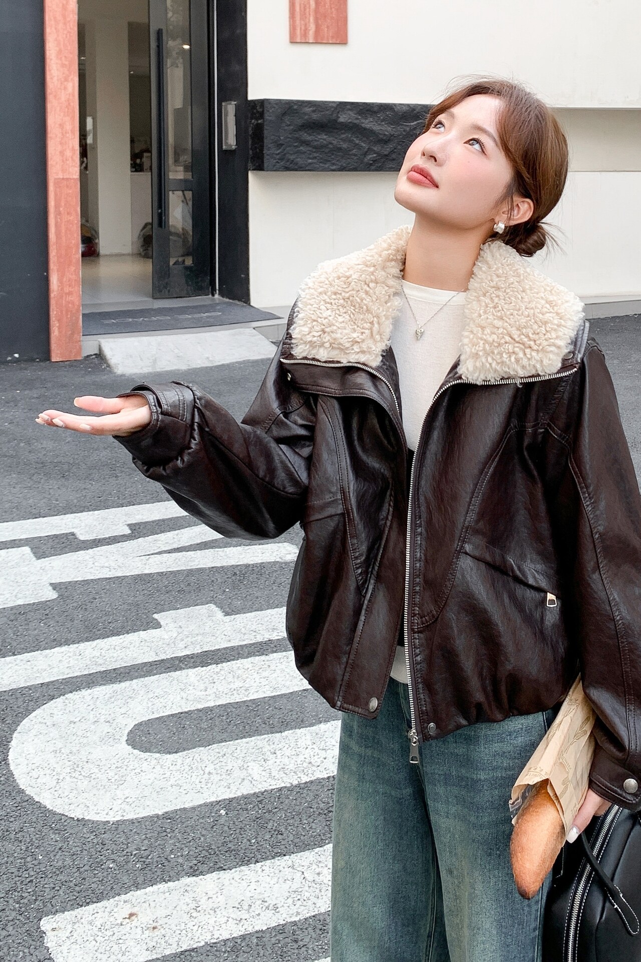 美拉德翻领羊羔毛绒绒拼接皮衣外套女冬季2025新款酷飒风加厚棉服,女装短外套,2C082