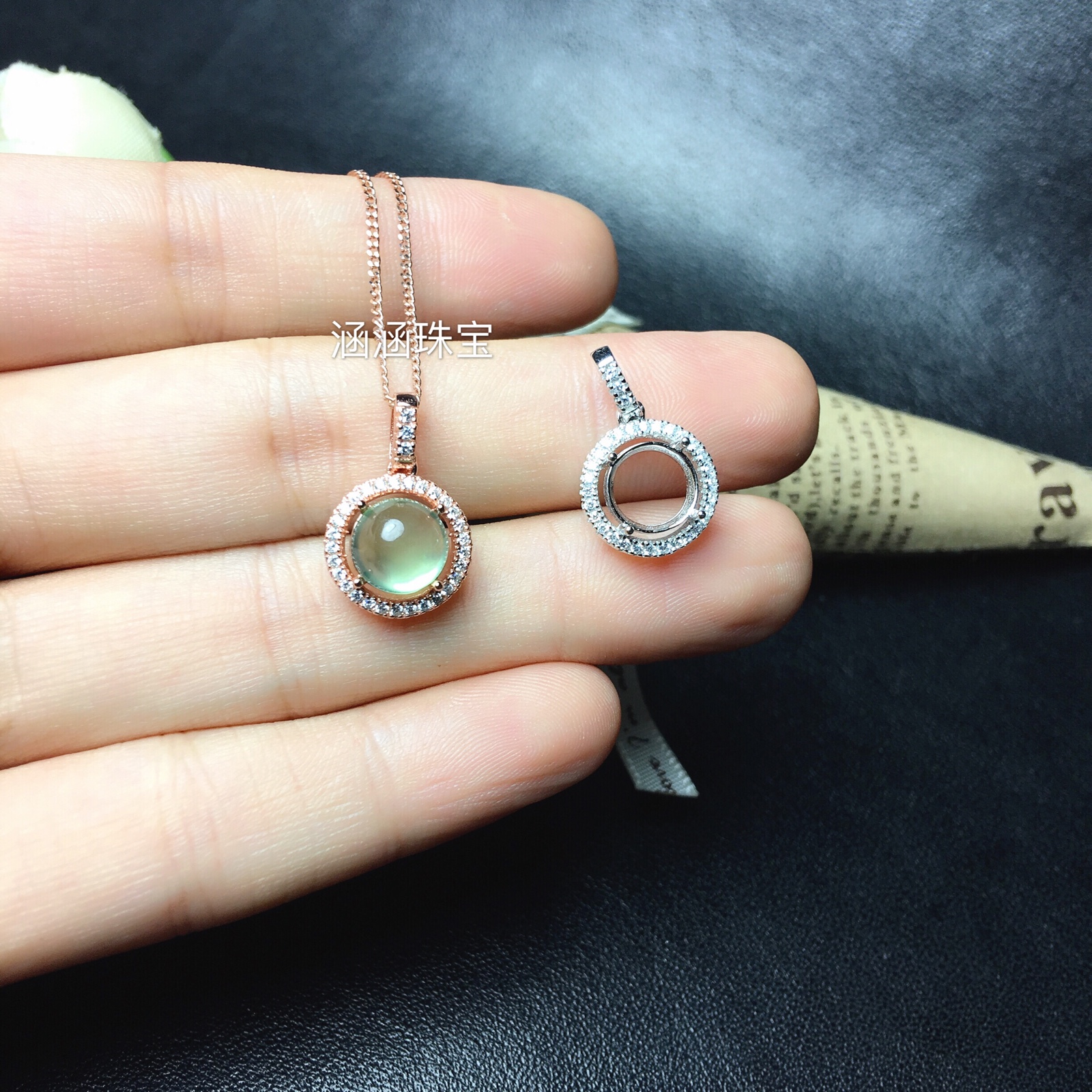 吊坠小巧精致圆形代镶托帕石