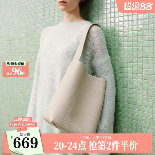 百丽真皮包包水桶包单肩包