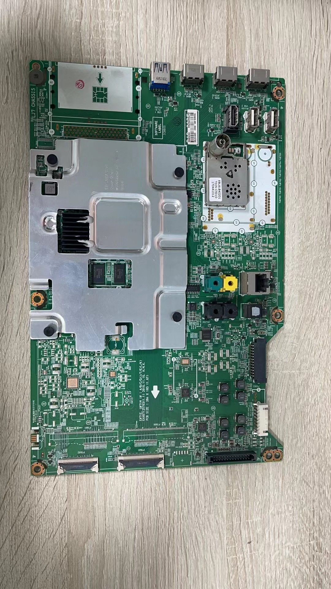 原装 LG OLED65E7P-C 主板 EAX67125703 屏 LC650AQD GK A2 实拍