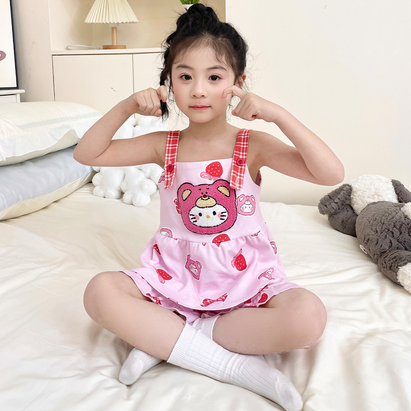 夏季女童睡衣儿童纯棉卡通草莓熊夏装可爱女孩公主吊带家居服套装