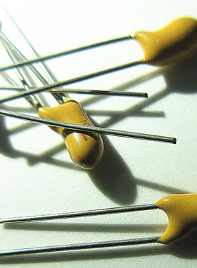 晟记 直插钽电容 35V1UF 1UF35V 105L胆电容 黄色