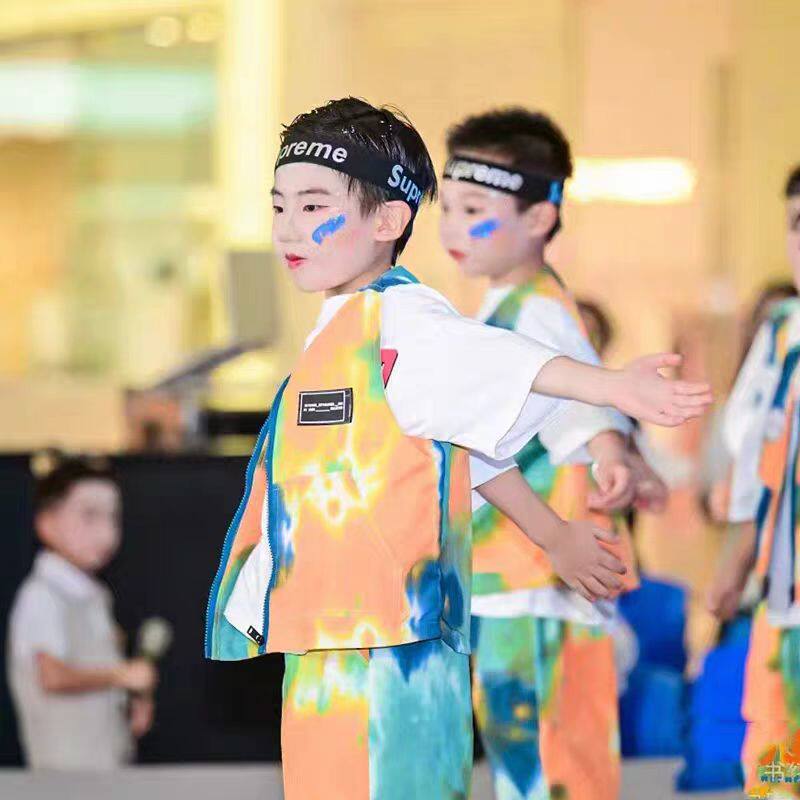 风吹一夏舞蹈服六一男童演出服路灯下的小姑娘护花使者嘻哈套装