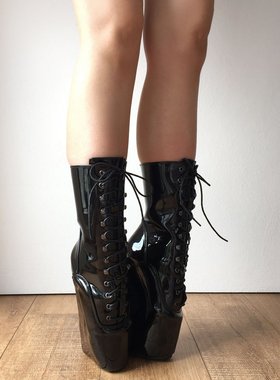 春秋欧美黑色女王专用芭蕾亮丽包跟短靴有大码 女靴  BLDB701