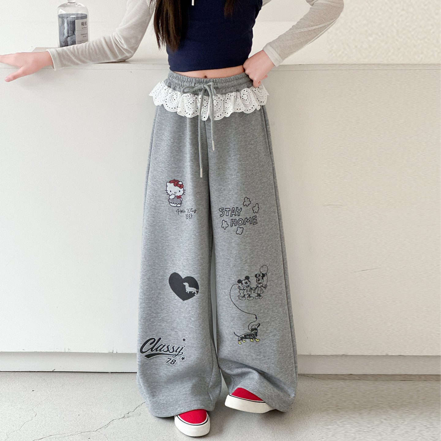 女童涂鸦卫裤2026春装新款女大童休闲阔腿裤蕾丝拼接儿童运动裤子,童装/婴儿装/亲子装,运动裤卫裤,淘宝优惠券,粉丝福利购,淘宝优惠卷