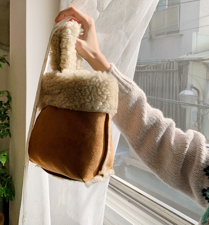 【cuckoo】韩国官网代购 from beginning 氛围感毛绒麂皮绒手提包