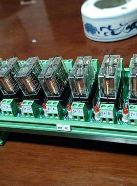 欧姆龙继电器模组，8路输出，24V DC，绿色PCB板。