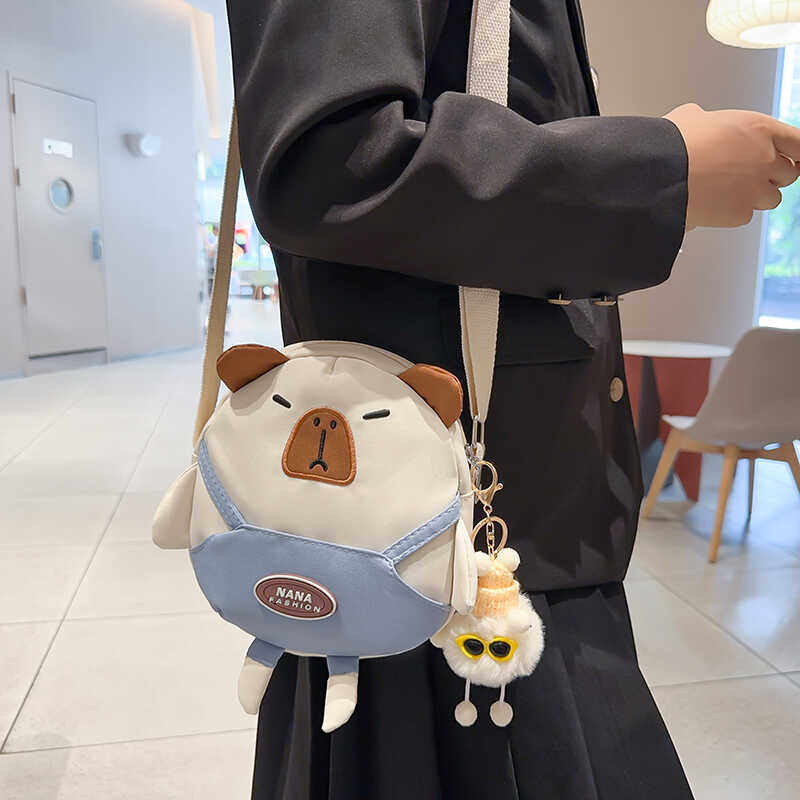 可爱小猪斜挎包新款女生单肩背包轻便软妹学生手机包儿童零钱小包