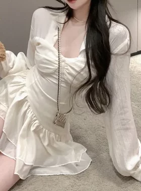甜辣妹长袖衬衫连衣裙女春秋纯欲纯色方口领褶皱收腰显瘦蓬蓬短裙